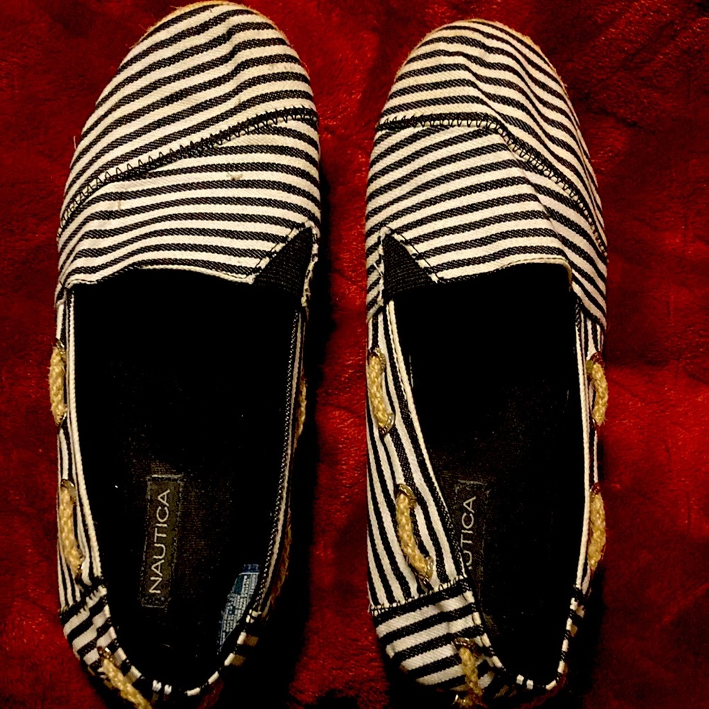 Stripe shoes, blue and white,